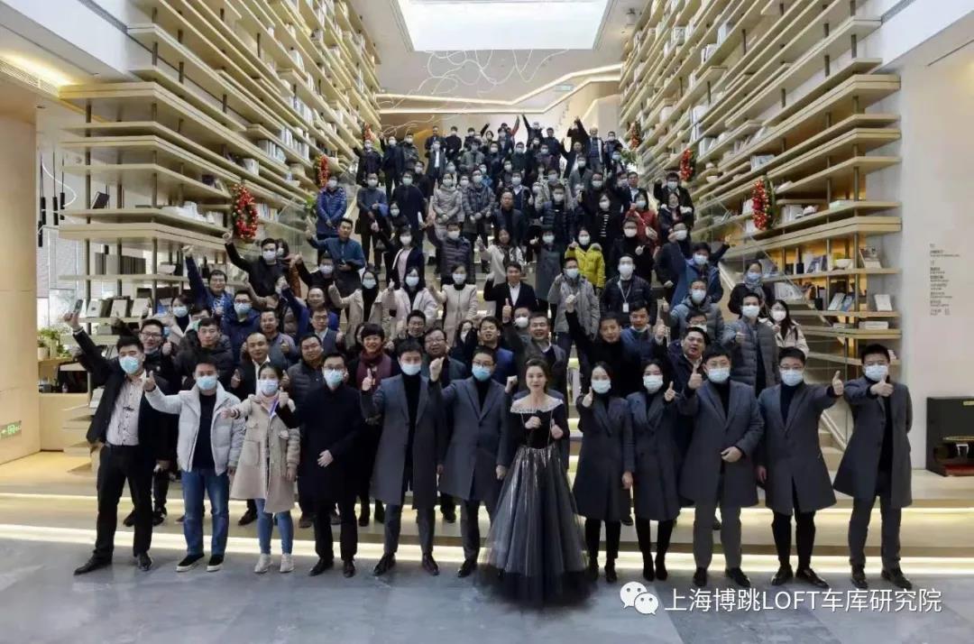 蓟州全国一百多人在华侨城汉口道6号参观研讨LOFT专利车库技术！